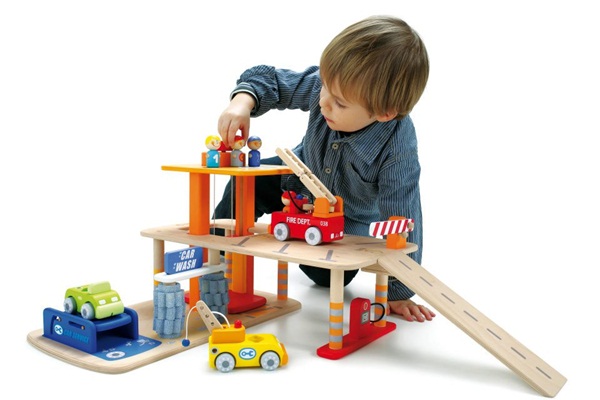 5 món đồ chơi cho bé trai phát triển trí thông minh tối đa