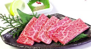 thit bo kobe nhat ban mon an sang chanh cua gioi nha giau 300x164 - Thịt bò Kobe Nhật Bản – món ăn “sang chảnh” của giới nhà giàu
