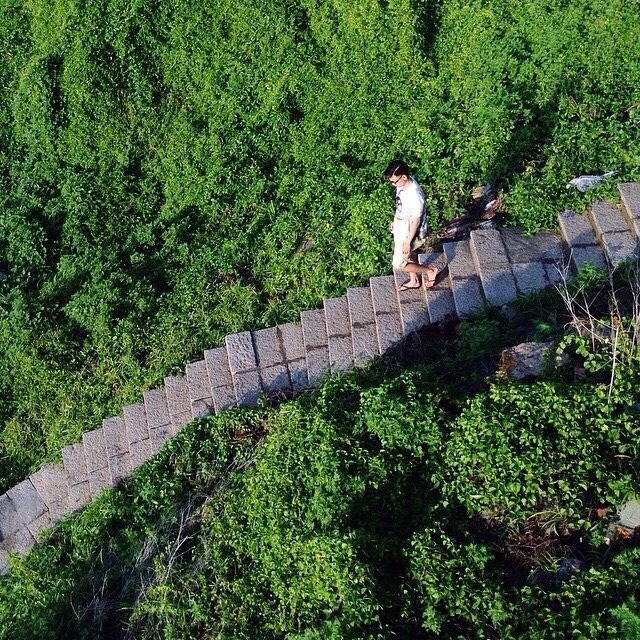 Những bậc thang dài tít tắp tại mũi Nghinh Phong